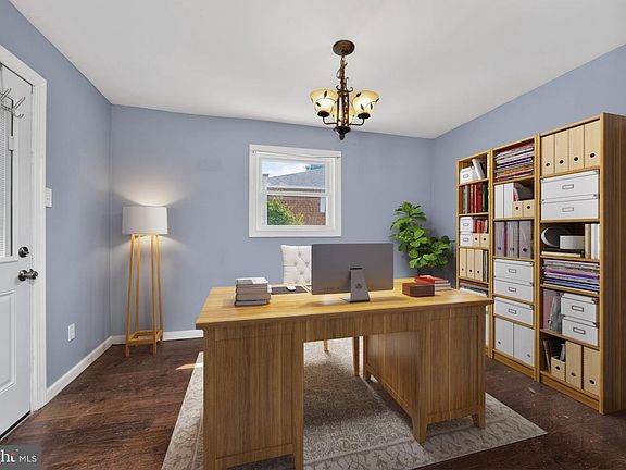 4th image of 3129 Sycamore Ln
