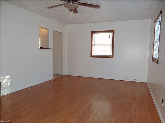 2nd image of 3933 Meadow Ln
