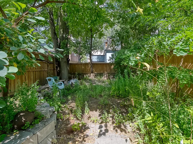254A Carlton St — Photo 32