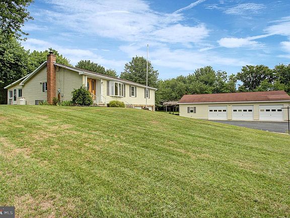 3rd image of 2424 Loop Rd