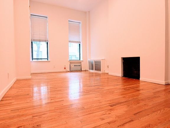 2nd image of 114 E 39th St