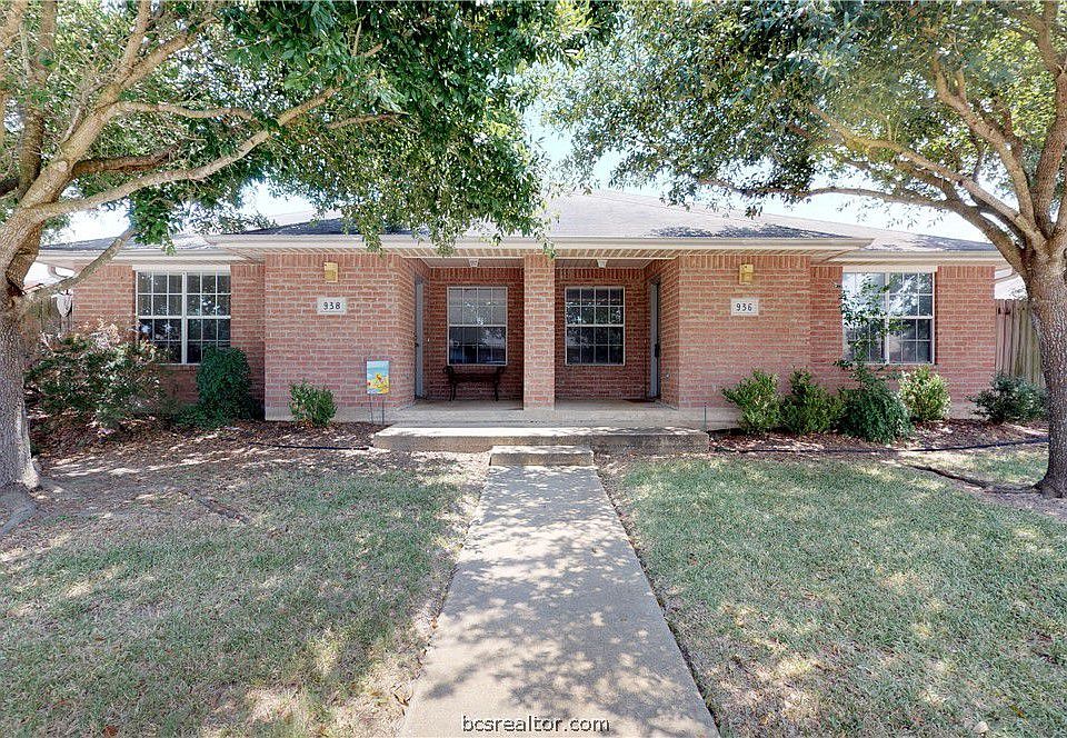 1st image of 936 Crepe Myrtle St