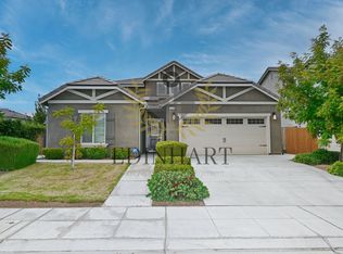 661 Blue Oak Ln W, Madera, CA 93636