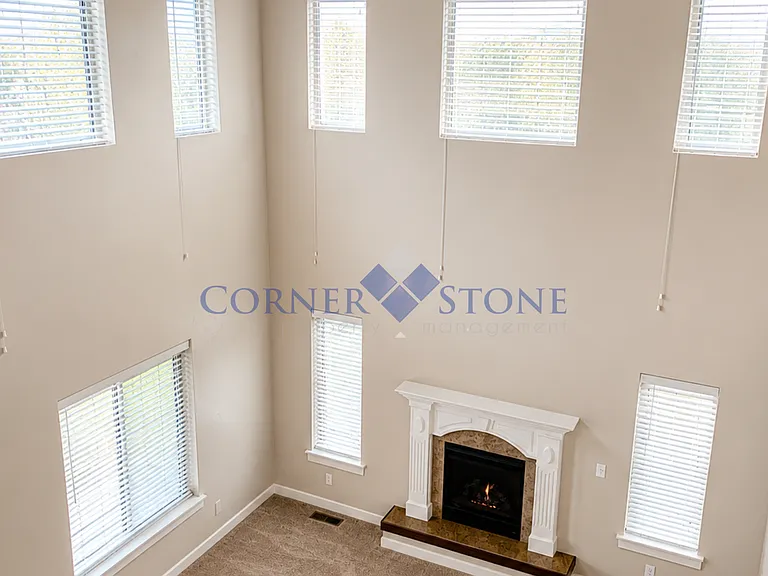 346 E Producer Dr — Photo 2
