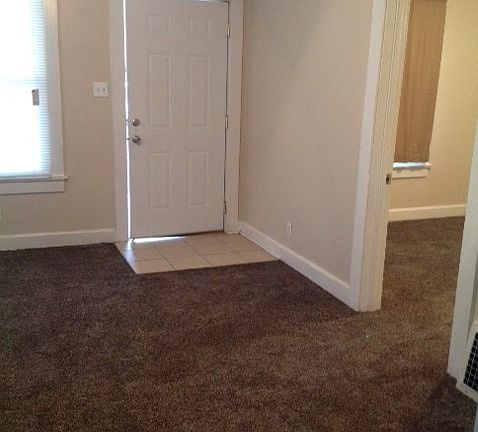 3rd image of 1601 E Illinois St