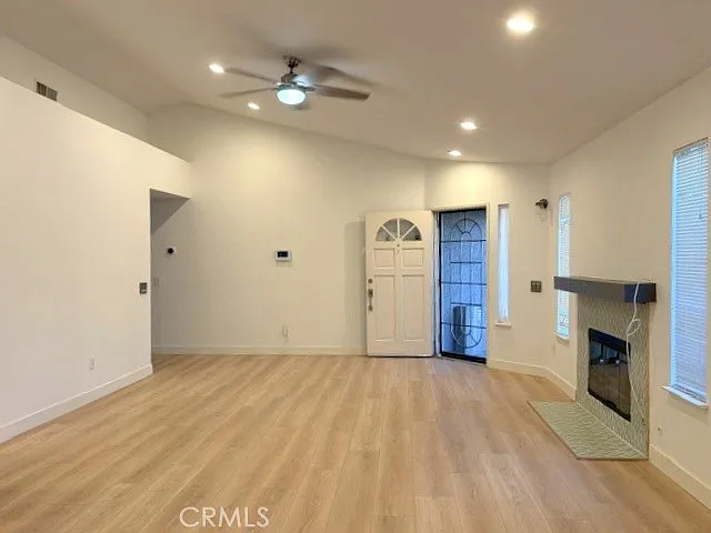 3 bed, 1414 sqft, $3,195 — Photo 2