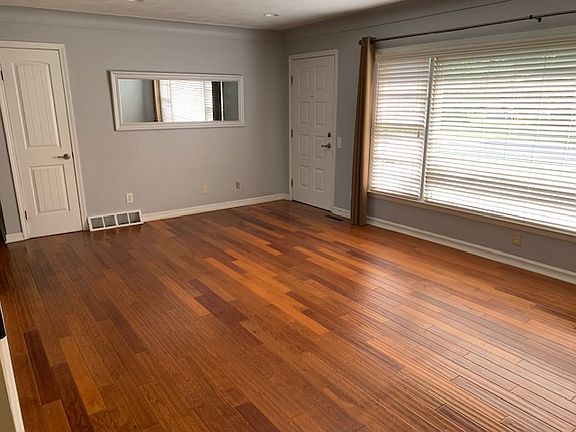 4th image of 10530 Sudan St