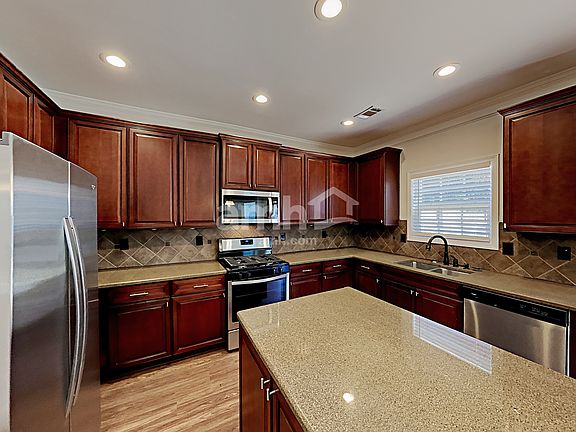 3rd image of 446 Crestmont Ln