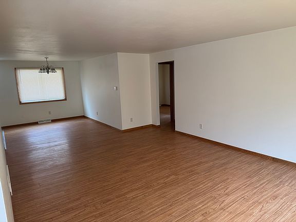 2nd image of 44 S Meadows Dr