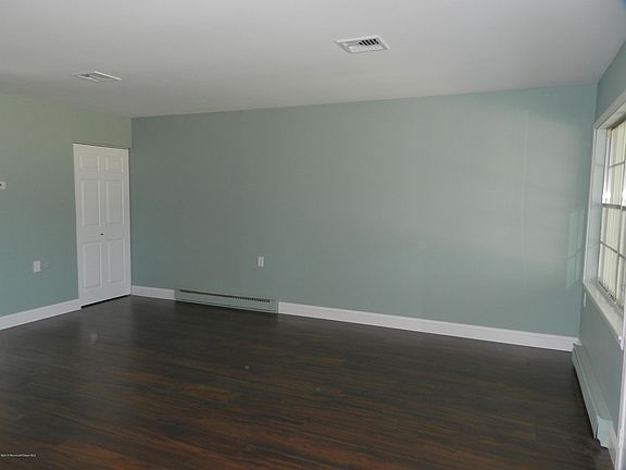 4th image of 1033 Aberdeen Drive #B