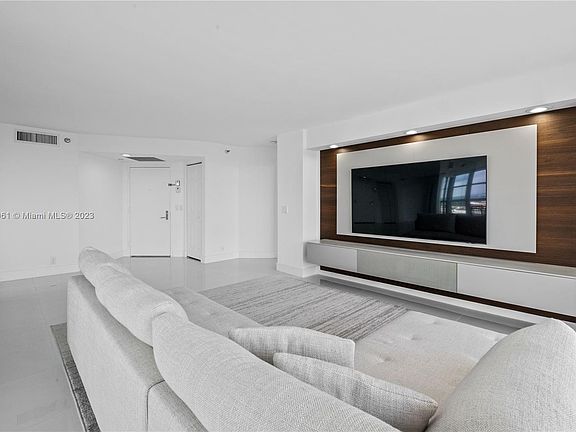 4th image of 3500 Mystic Pointe Dr APT 3603