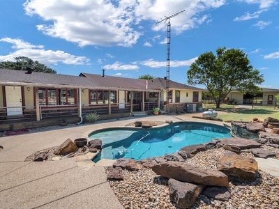 469 Springs Rd, Valley View, TX, 76272