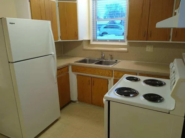 922 Spencer St S APT 1, Shakopee, MN 55379