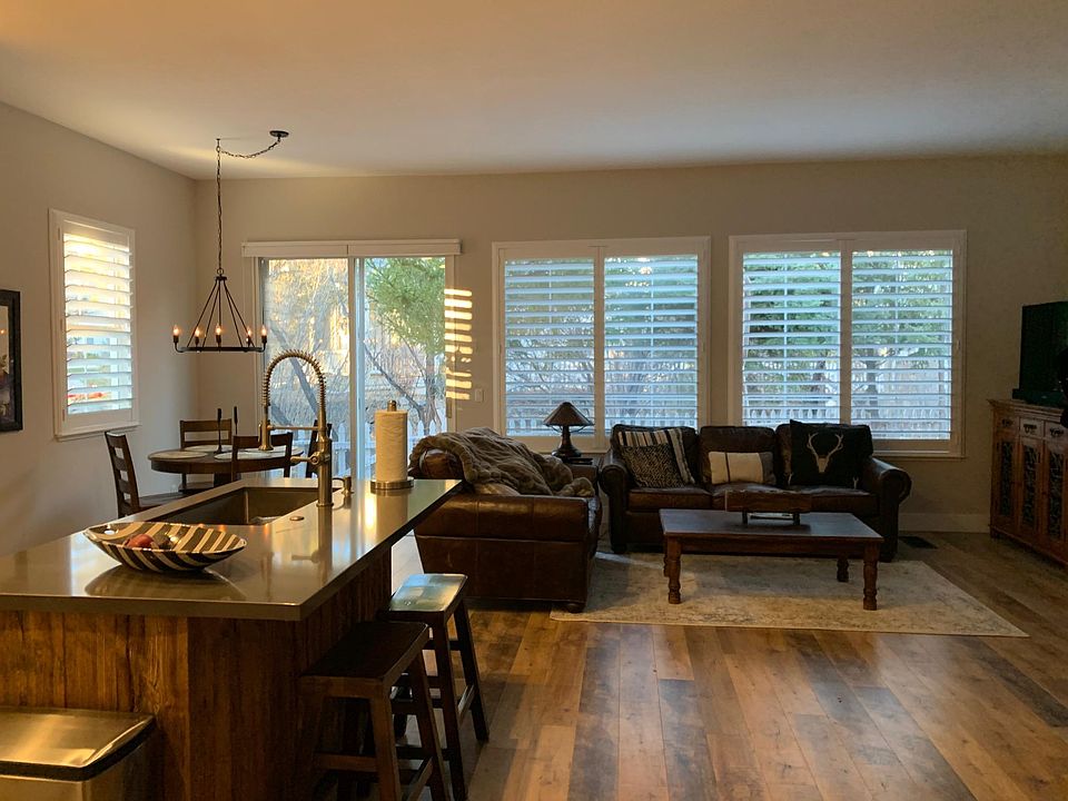 2nd image of 1025 Greenwich Way
