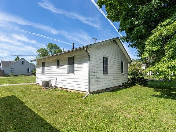 3rd image of 74 N Westmoor Ave