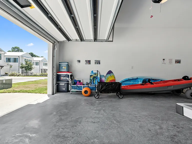 4688 Casablanca Dr — Photo 36