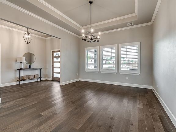 4th image of 10220 Oakwood Dr