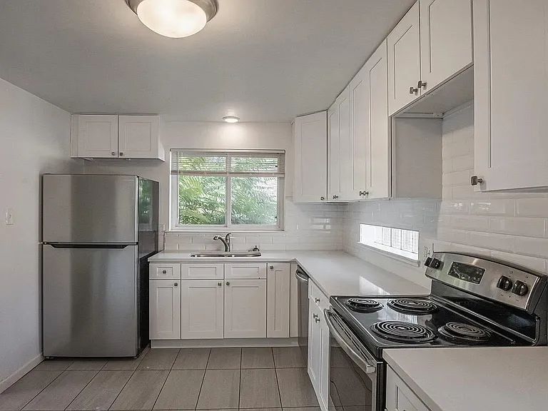 1381 S Grant St — Photo 26
