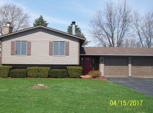 6596 Barnard Mill Rd, Ringwood, IL 60072