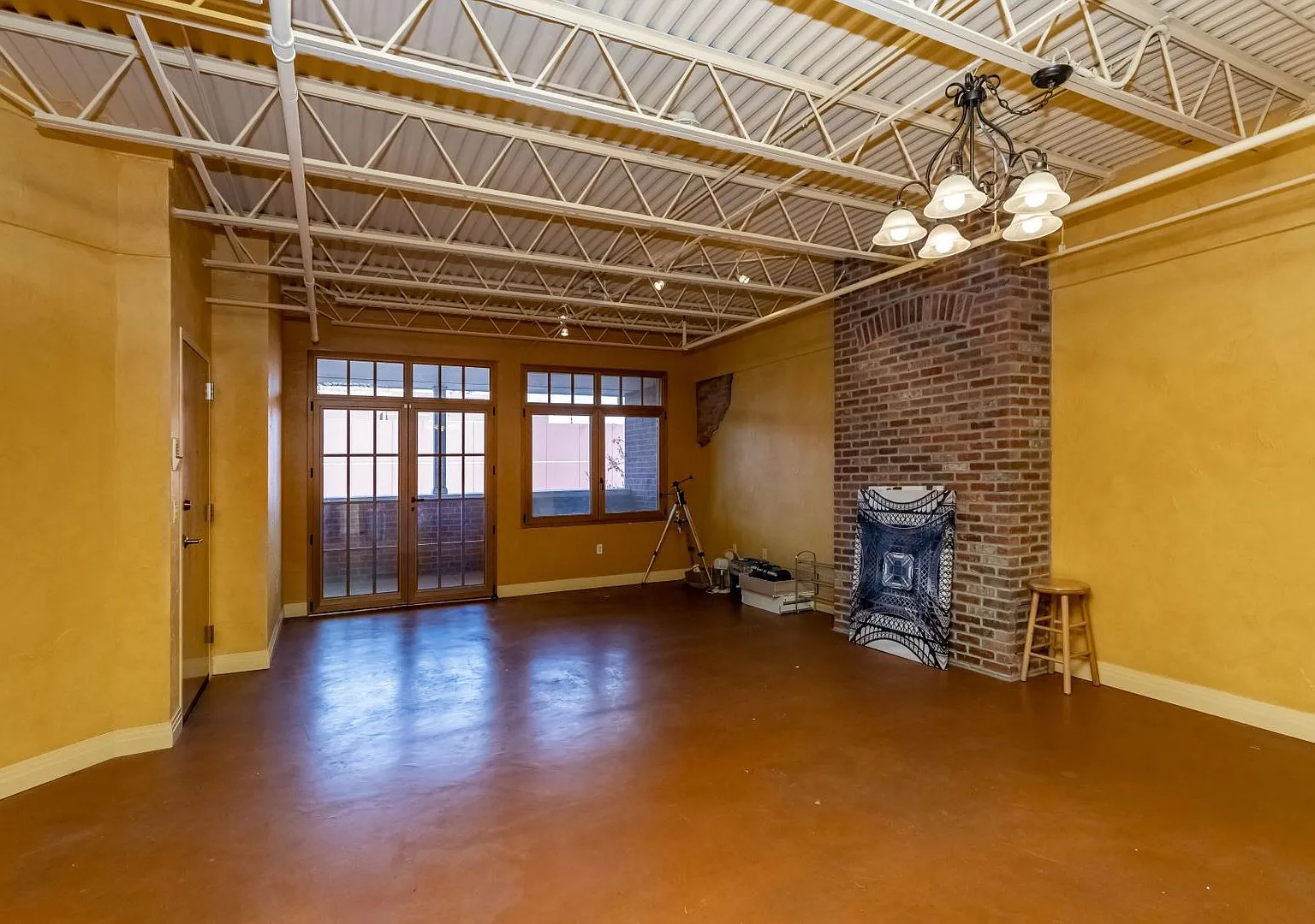 Urban Loft Living Near Downtown Colorado Springs!! — Photo 4