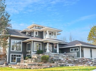 W307N6295 Shore Acres Rd, Hartland, WI 53029