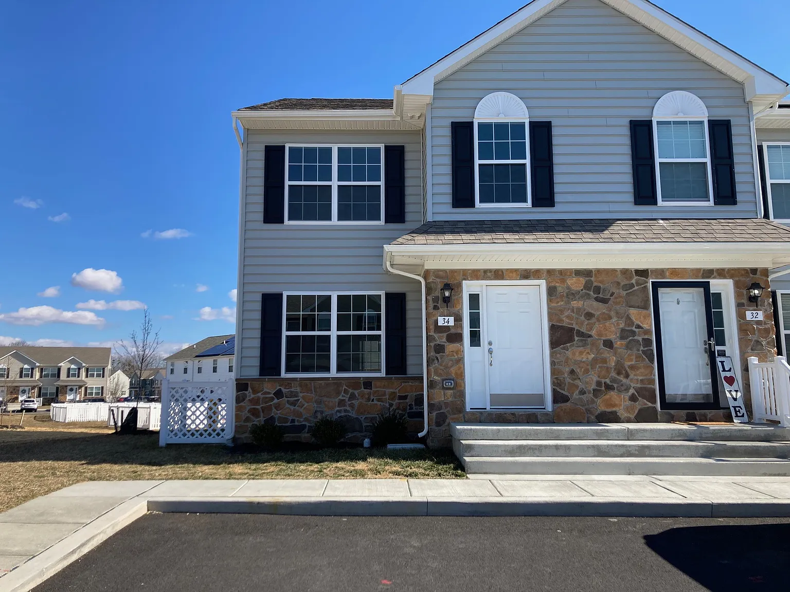 3 bed, 1496 sqft, $2,000 — Photo 2