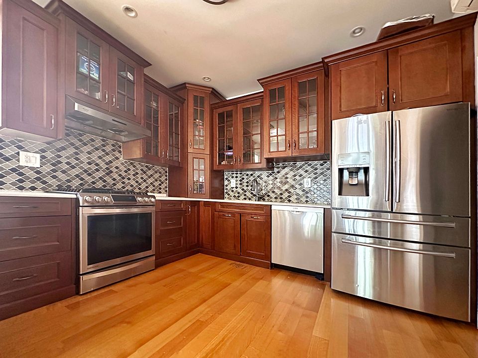 1st image of 374 Lefferts Ave #1