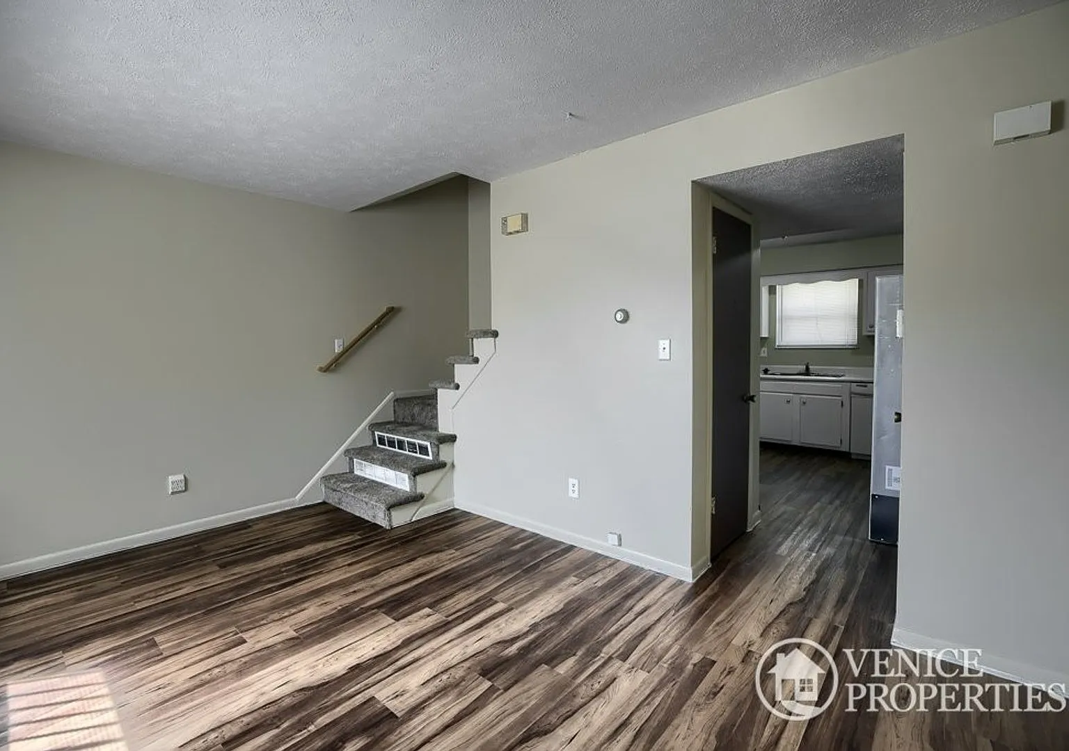 2 Bedroom On OSU Campus — Photo 4
