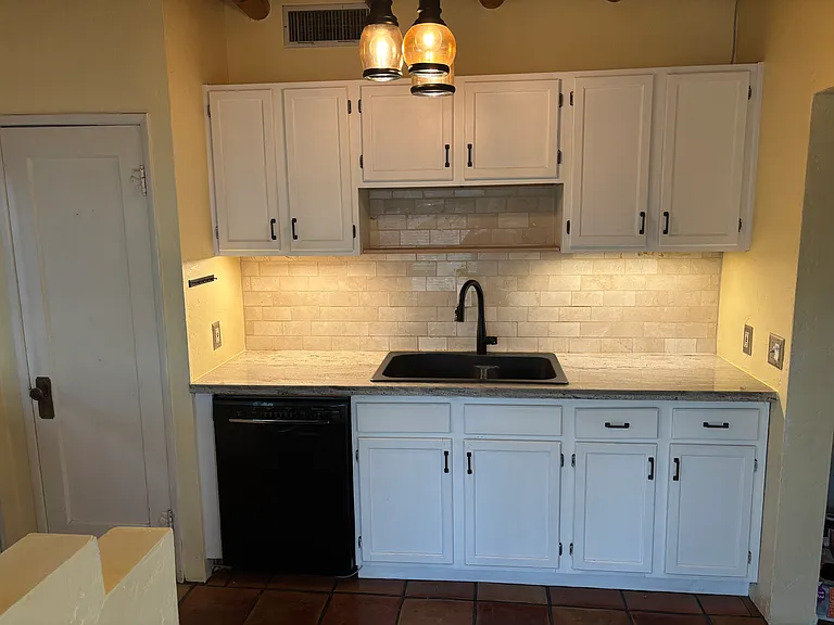 2537 N Orchard Ave — Photo 2