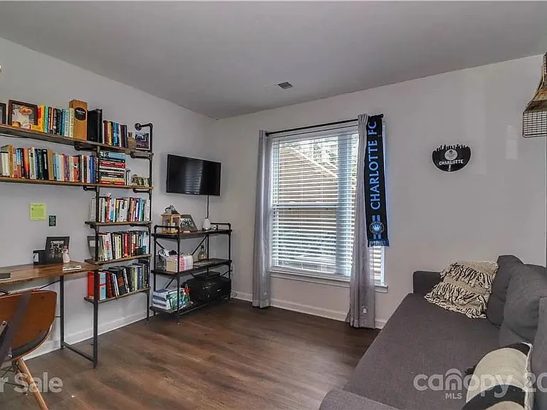 547 Donatello Ave — Photo 7