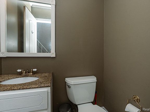 3rd image of 104 Manor Way