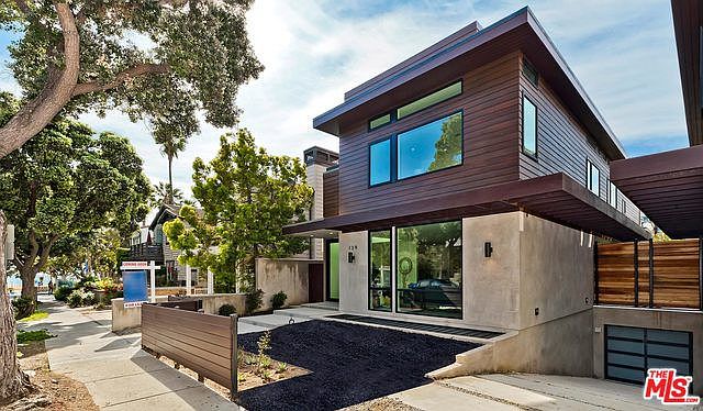 1st image of 139 Hollister Ave