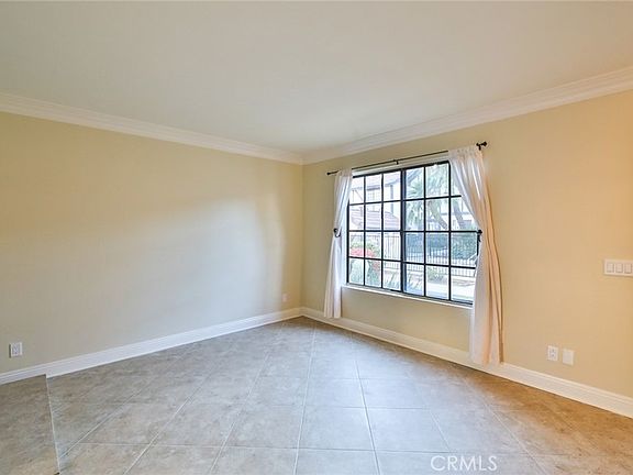 3rd image of 1013 W Linden St APT 5