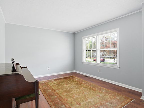 3rd image of 352 Eden Hills Rd