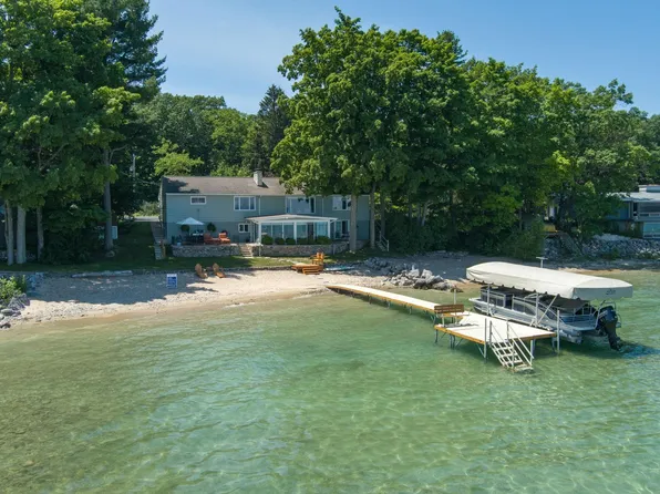 11711 S West Bay Shore Dr, Traverse City, MI 49684