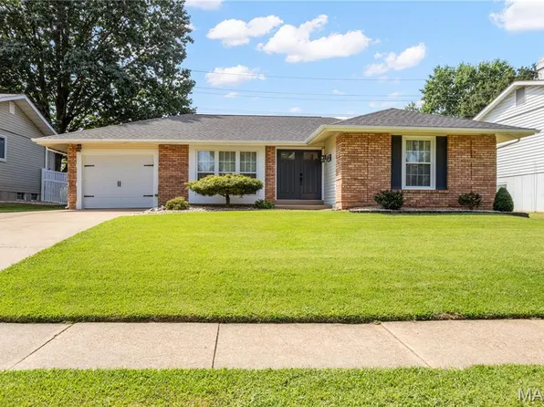 410 Palermo Dr, Ballwin, MO 63021