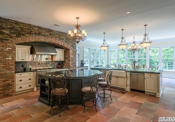 5th image of 350 Brook Ln