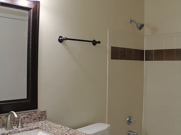 5th image of 6040 Westgate Dr APT 201