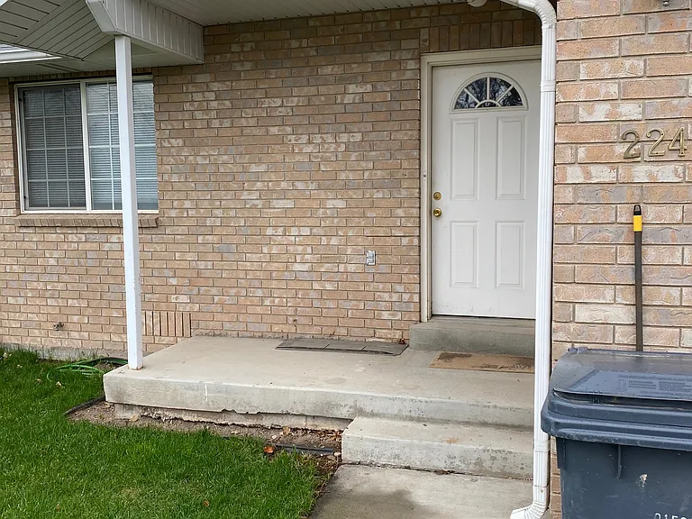 224 E 400 N — Photo 4