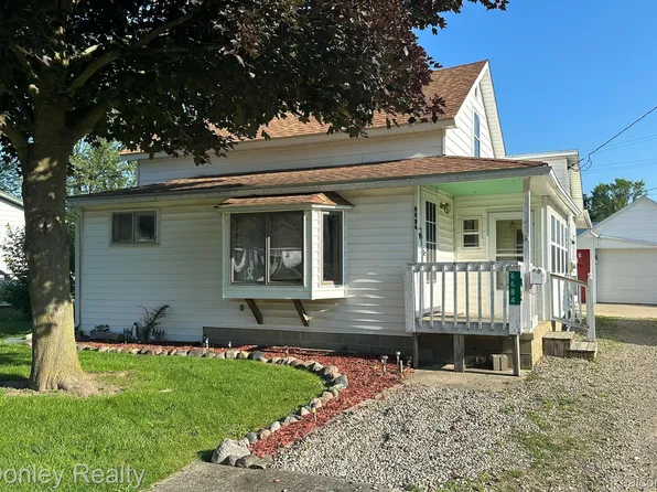 6684 Ellsworth St, Marlette, MI 48453