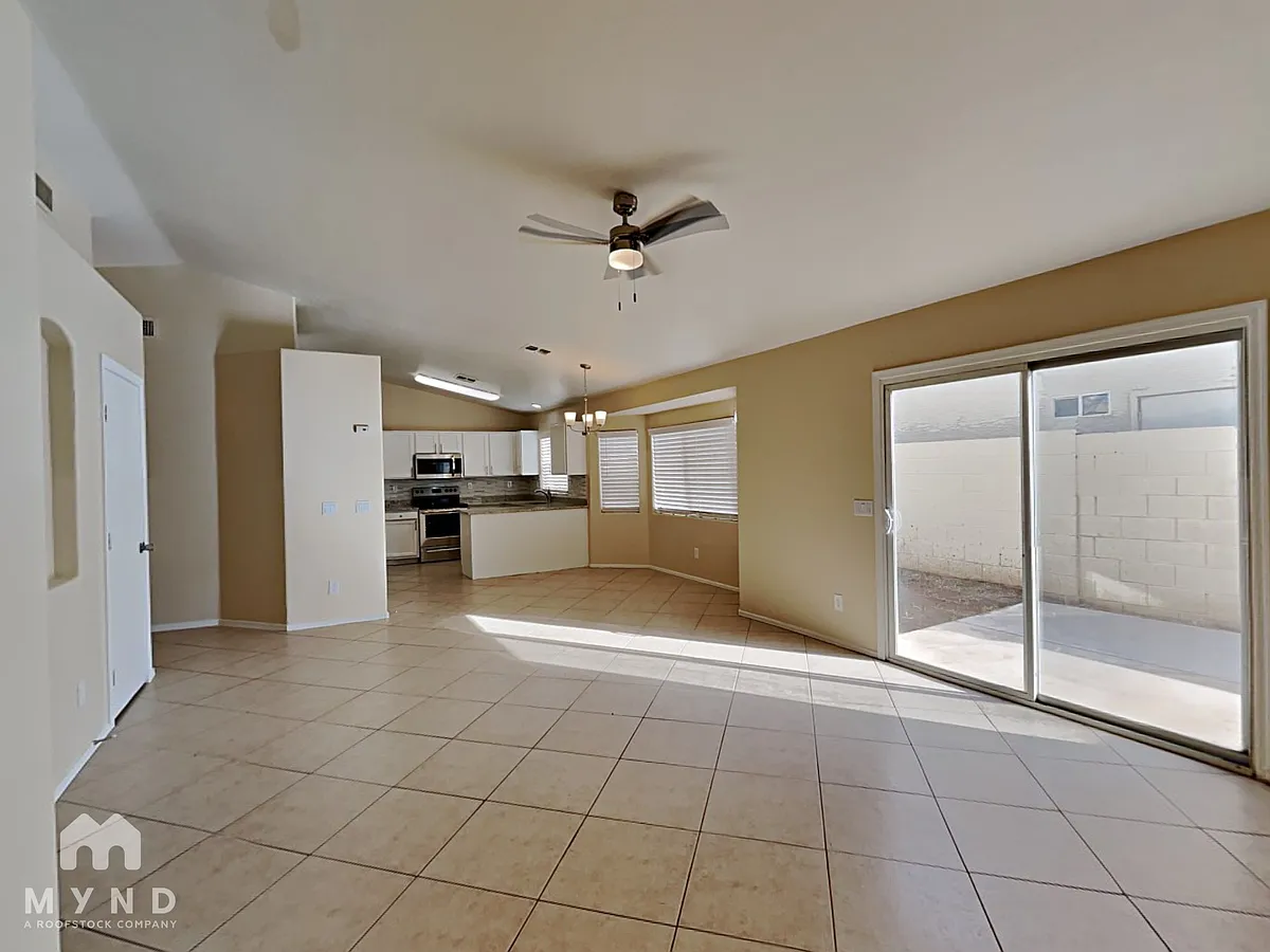 Building Photo - 8520 W Palm Ln #1093