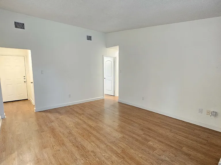 8005 Creekmere Ln — Photo 4