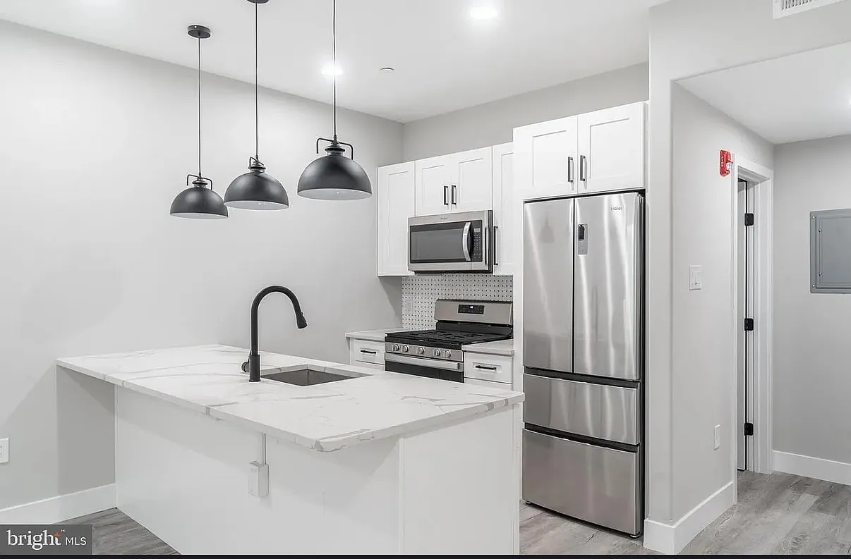 1223 Leopard St — Photo 3