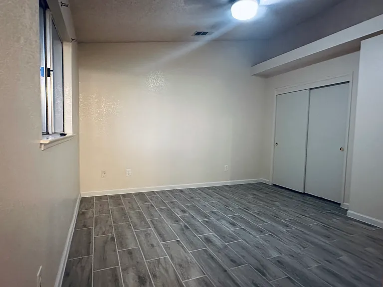 1270 Hawthorn St — Photo 16