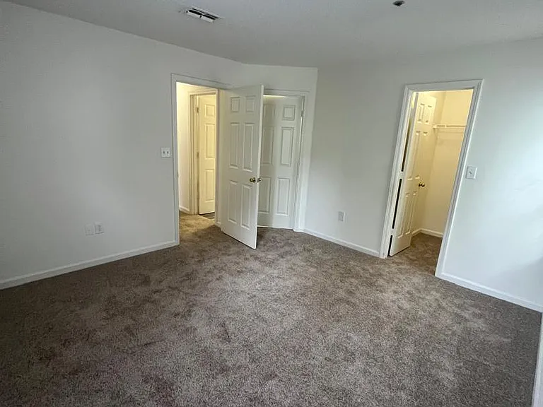 Wesley St. Claire Apartments at Lawrenceville — Photo 252