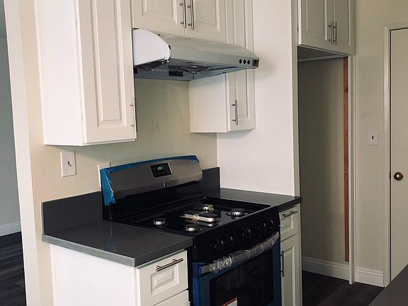 5th image of 200 N Marengo Ave APT C