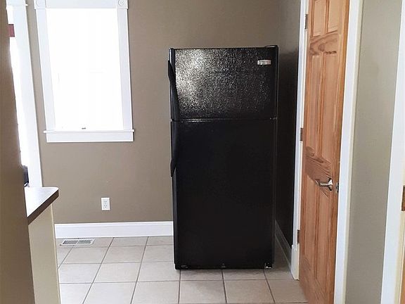 4th image of 1200 Pennoyer Ave