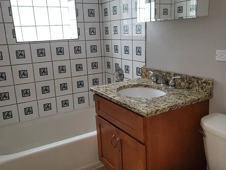 2952 W Belmont Ave #2R — Photo 11