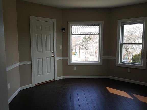 2nd image of 25 Market St #2