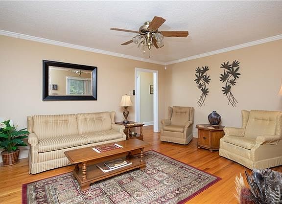 3rd image of 207 Bailey Ave